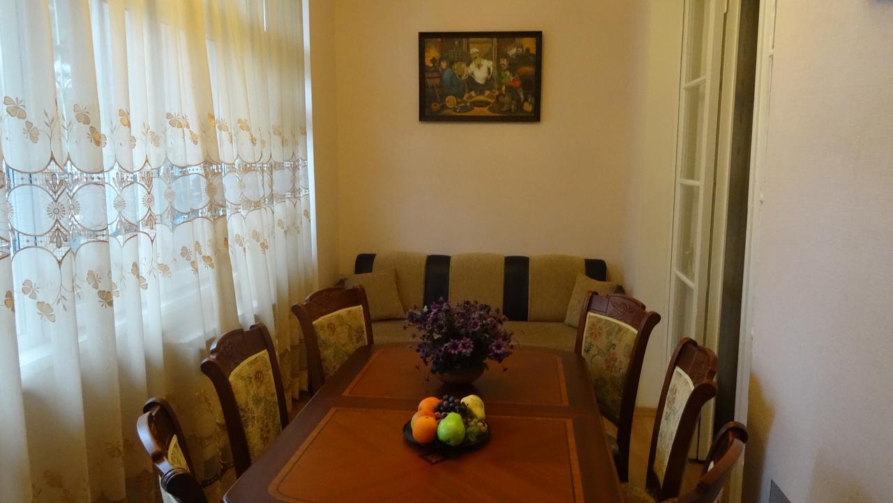 Apartment Vake-Saburtalo Tiflis Exterior foto