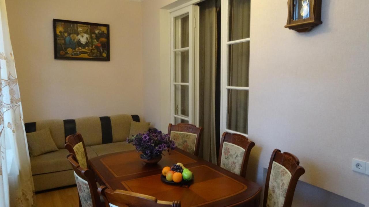 Apartment Vake-Saburtalo Tiflis Exterior foto