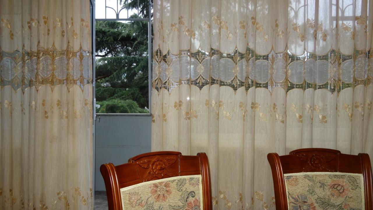 Apartment Vake-Saburtalo Tiflis Exterior foto